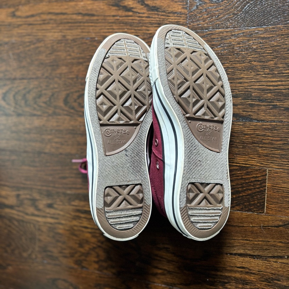 EUC Burgundy Converse Low Tops - Picture 4 of 7